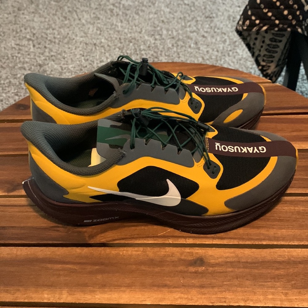 Nike - Picture 4 of 4